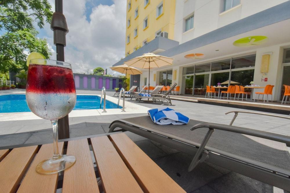 Hb Cordoba Hotel Bagian luar foto